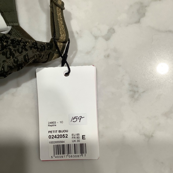 Bras - Picture 2 of 3